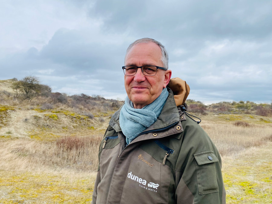 /-/media/images/duinen/duinverhalen/harrie-van-der-hagen/portret-harrie-vd-hagen-ecoloog-dunea.jpg