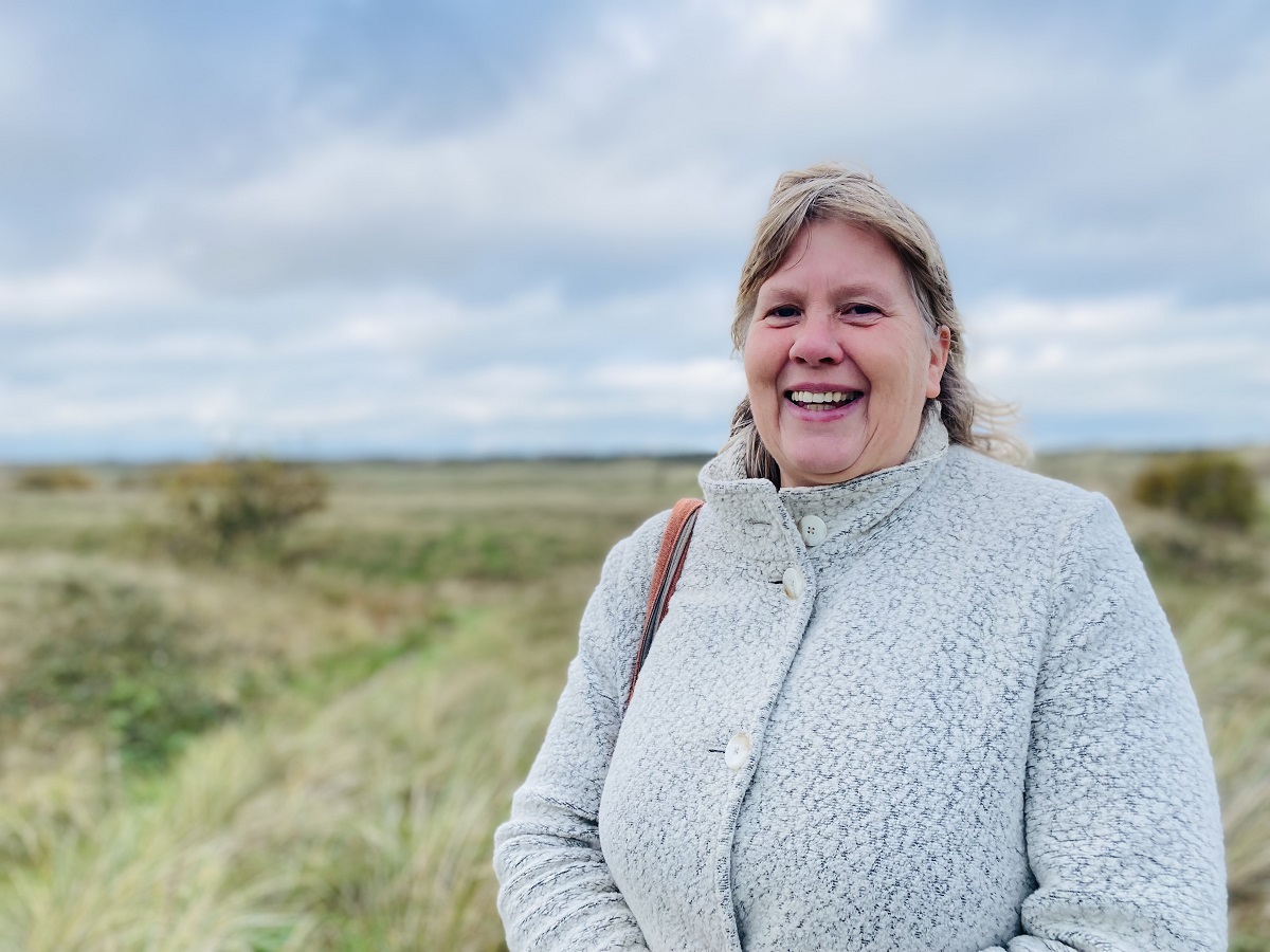 /-/media/images/duinen/duinverhalen/karin/karin_rood-portret.jpg